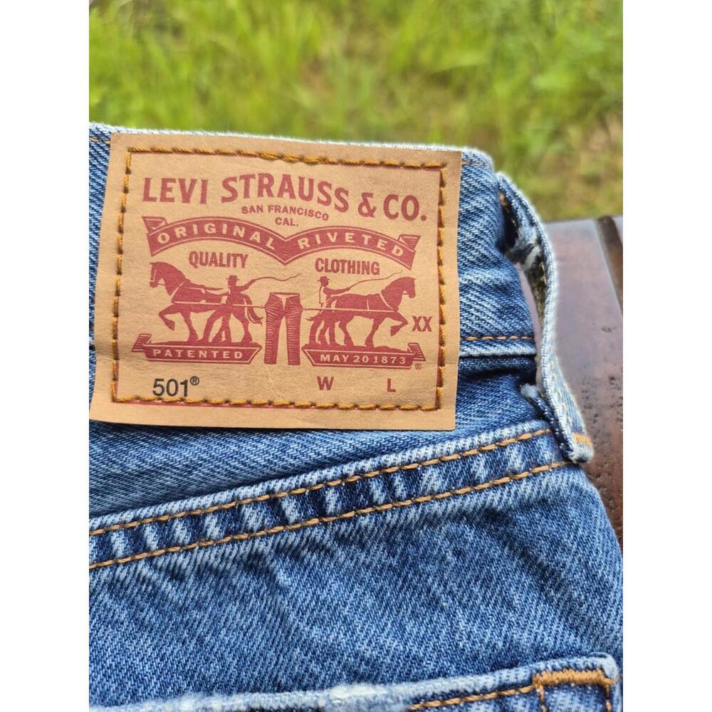 NWT Levis Premium 501 PATCH Straight Jeans 24x30 Womens Button Fly Distress $79 - Picture 8 of 9